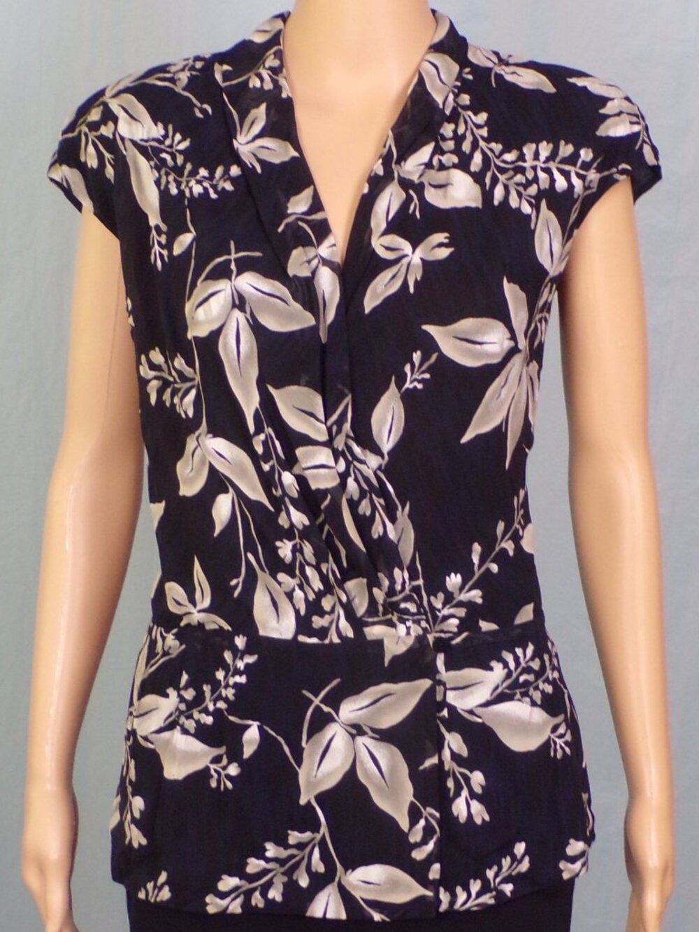 SILK! DANA BUCHMAN LUXE size 10 black/gray floral tunic top 100% silk dry clean
